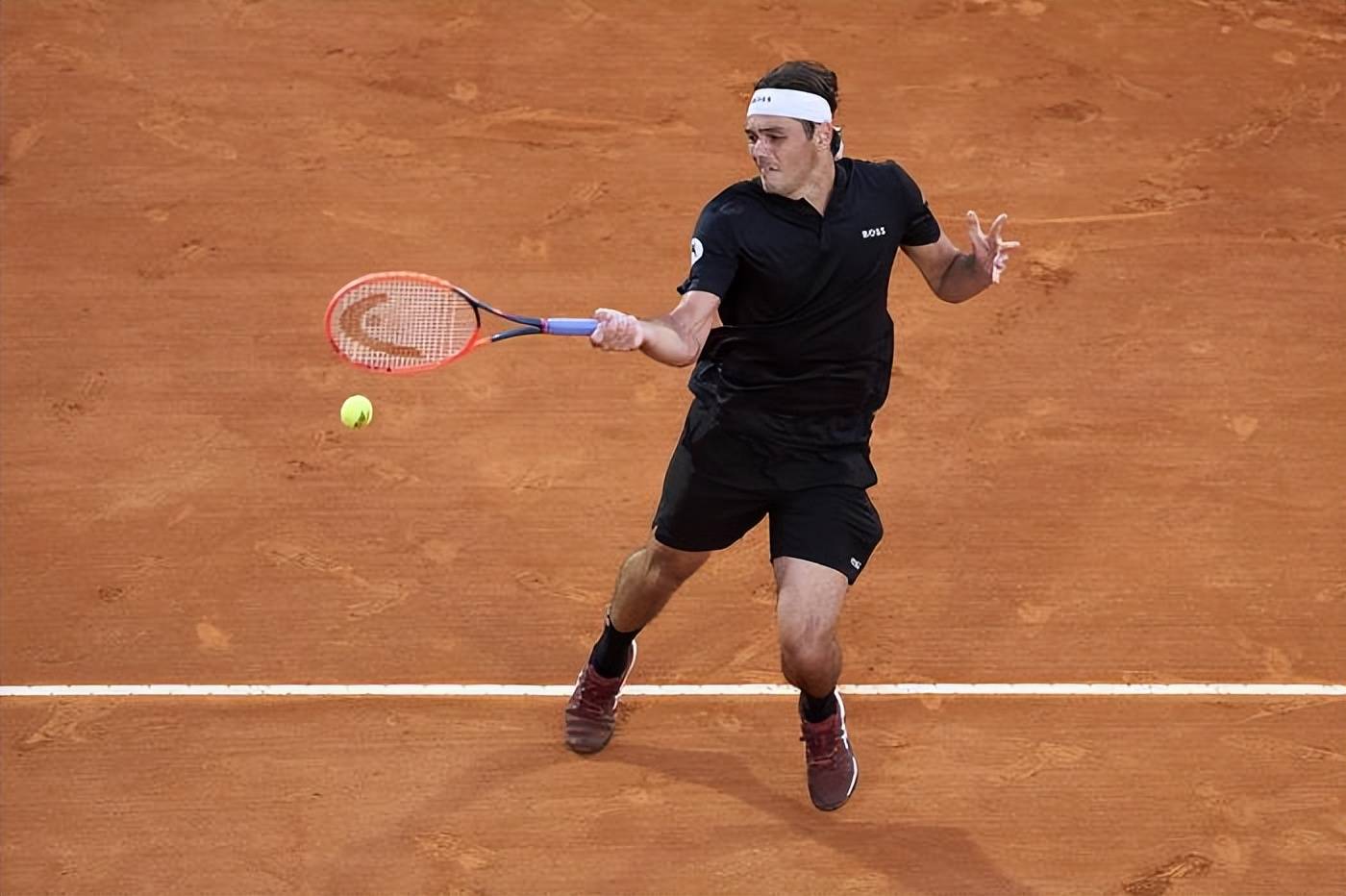 爱游戏免费直播 -包含德约科维奇在中国队比赛中出色防守，逆转引发热议！的词条