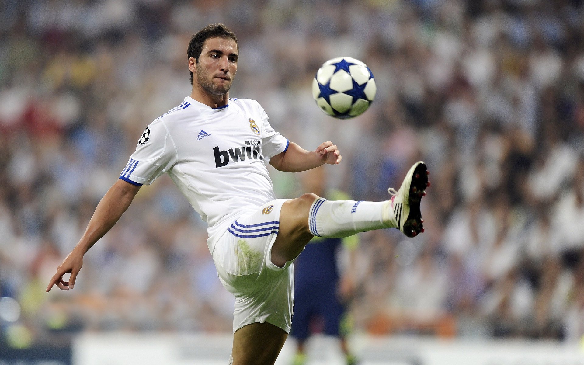 詹姆斯火力全开,亚冠战火点燃罗马,雷霆誓零封对手